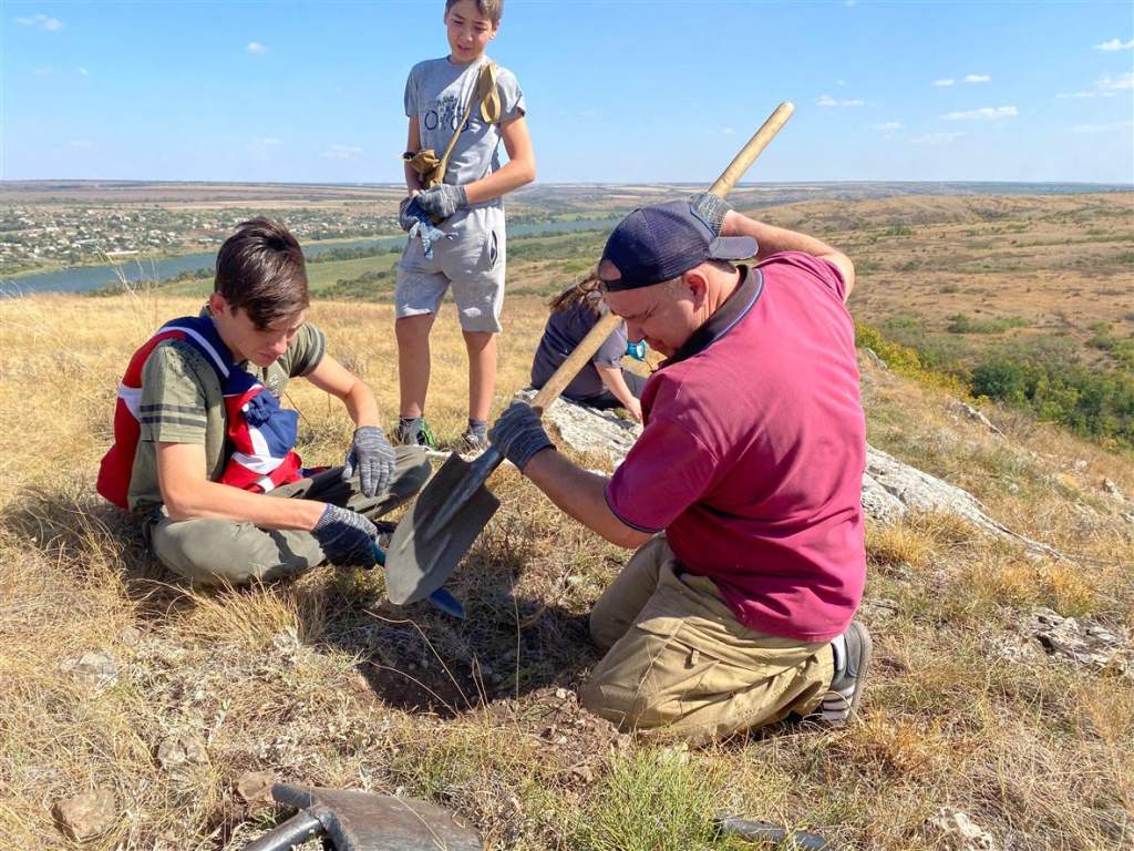 На местах былых сражений пусть зацветут сады
