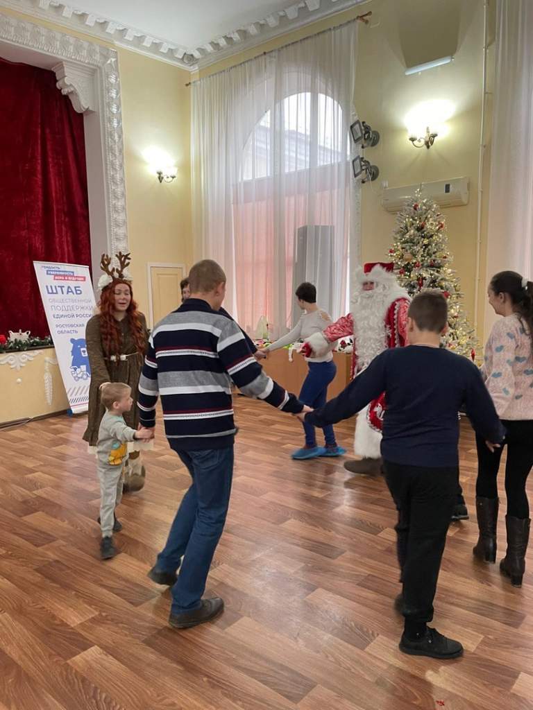 Прощание с Новым годом: в Белой Калитве прошел праздник для особенных детей