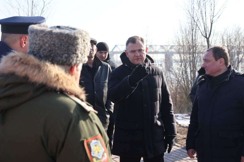 Слюсарь обсудил с ветеранами проект Вечного огня на Кумженском мемориале в Ростове
