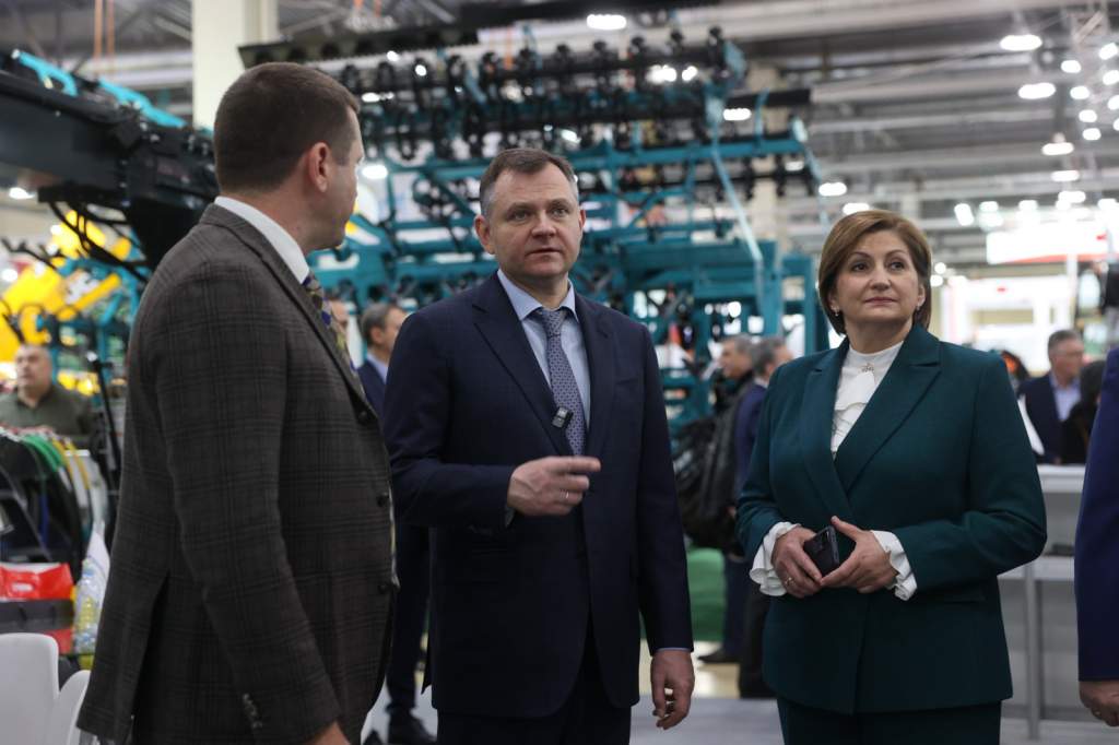 Юрий Слюсарь рассказал, какую поддержку окажут аграриям Дона для подготовки к посевной