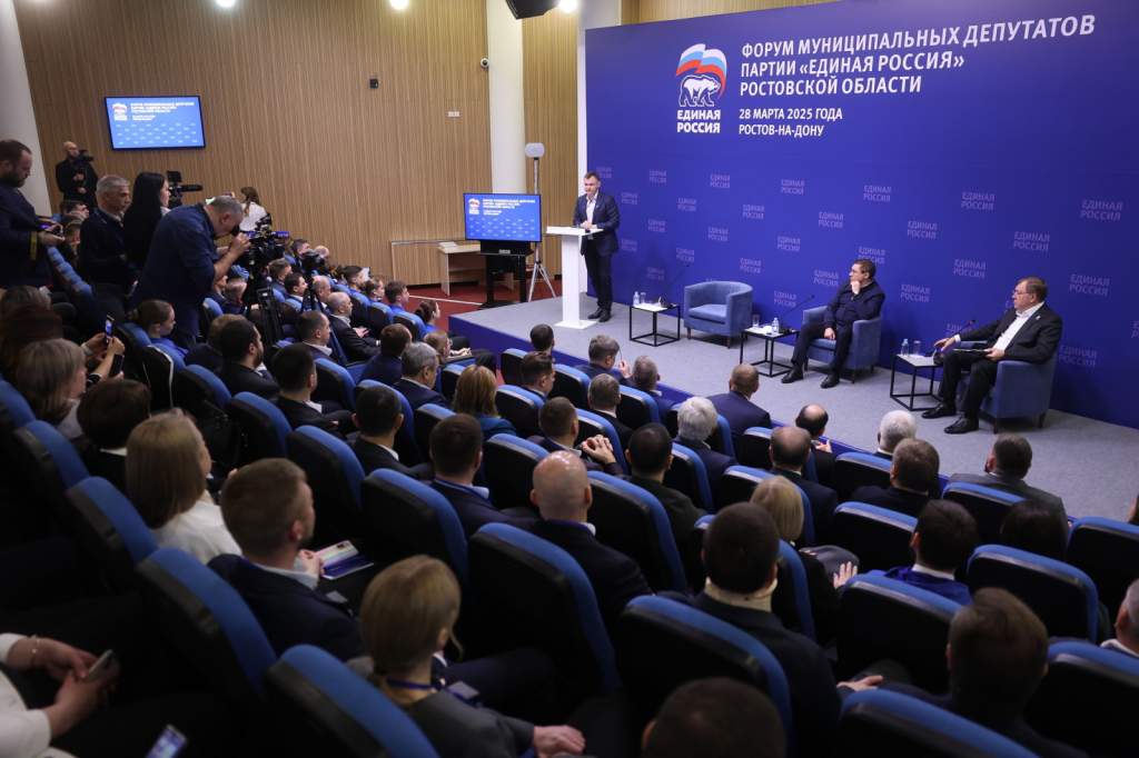 Юрий Слюсарь сообщил, что донские единороссы передали в зону СВО более 4 тысяч тонн гуманитарных грузов