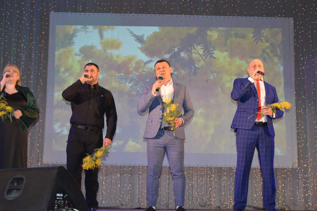 Признание в любви: белокалитвинских женщин поздравили с 8 Марта