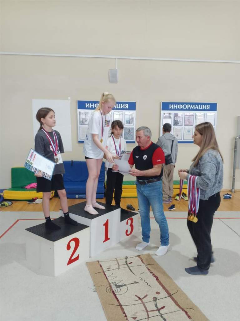 В Белой Калитве прошли соревнования юных скалолазов в честь 80-летия Победы