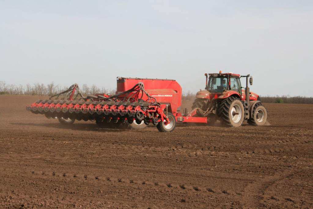 Юрий Слюсарь сообщил, что аграрии Ростовской области получат поддержку на приобретение удобрений