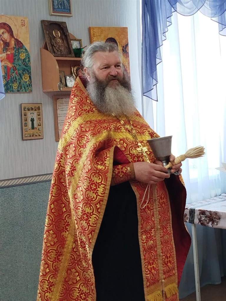 Радоница: богослужения в Белокалитвинских храмах и на кладбищах