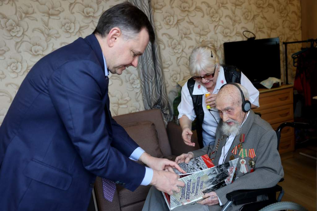 Юрий Слюсарь рассказал, что всем донским ветеранам вручены медали к юбилею Великой Победы