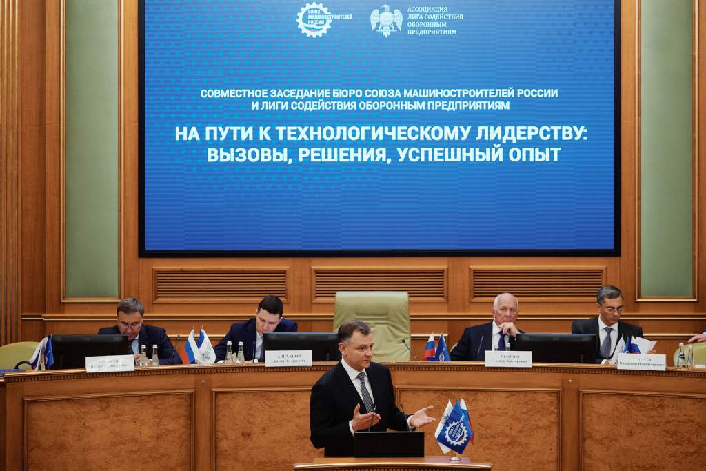 Юрий Слюсарь: «Ежемесячно в Ростовской области  выпускают до ста тысяч беспилотников»