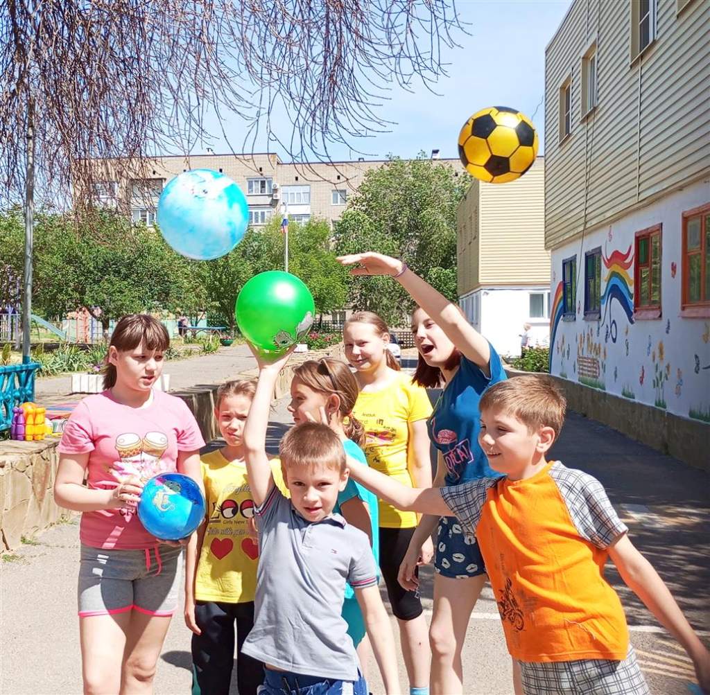 Белокалитвинская детвора встречает лето весело!