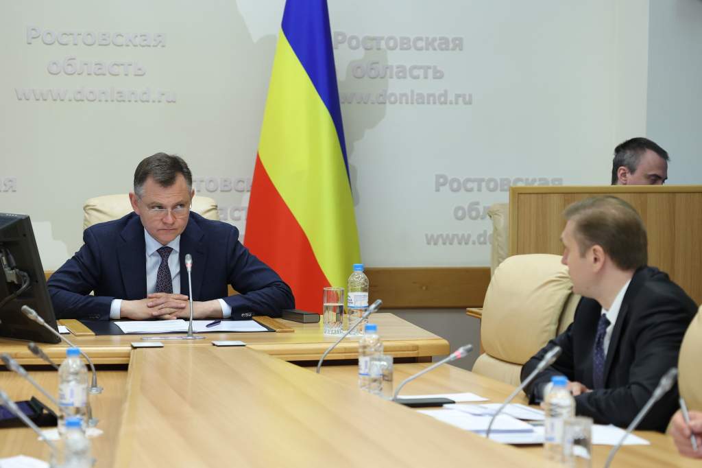 Юрий Слюсарь поручил закончить реконструкцию Аллеи Славы в Морозовском районе