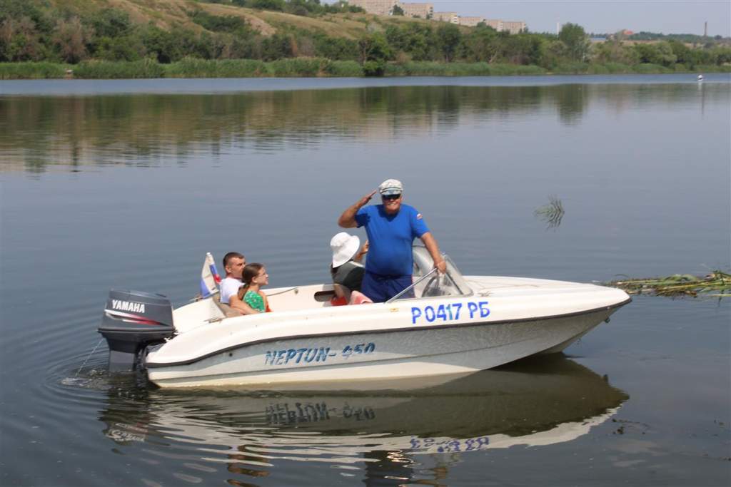 Белая Калитва: День России на воде
