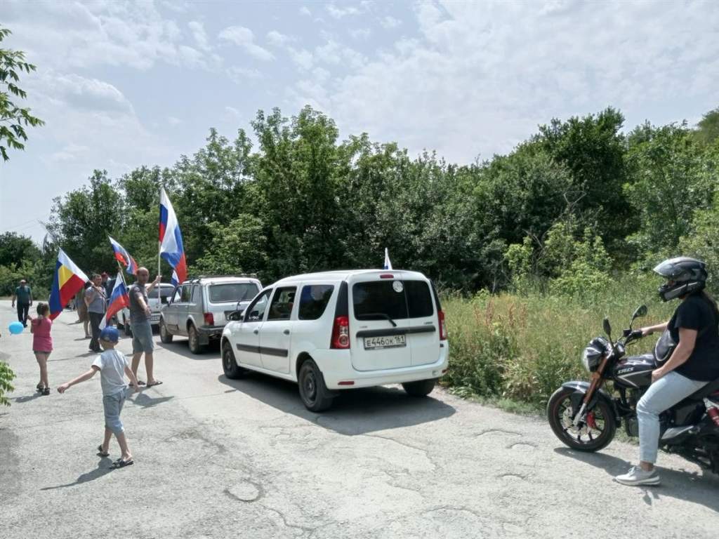 Автопробег в Дороговском: празднование Дня России