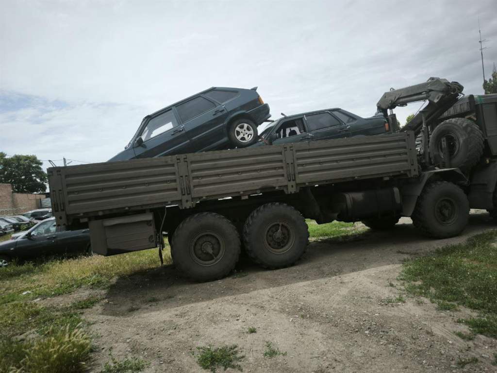 Конфискованные у нетрезвых водителей автомобили переданы защитникам Родины