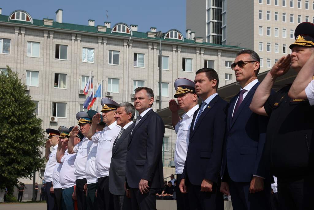 Юрий Слюсарь передал Росгвардии новые внедорожники, оборудованные для защиты неба в Ростовской области