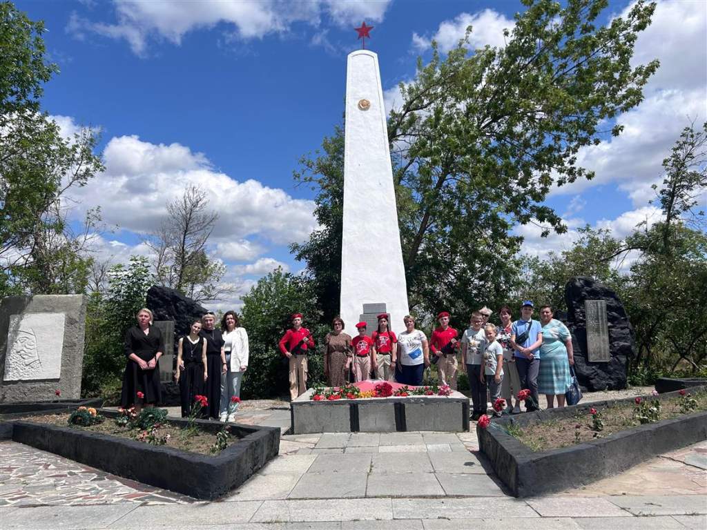 В поселке Синегорском почтили память погибших в годы войны