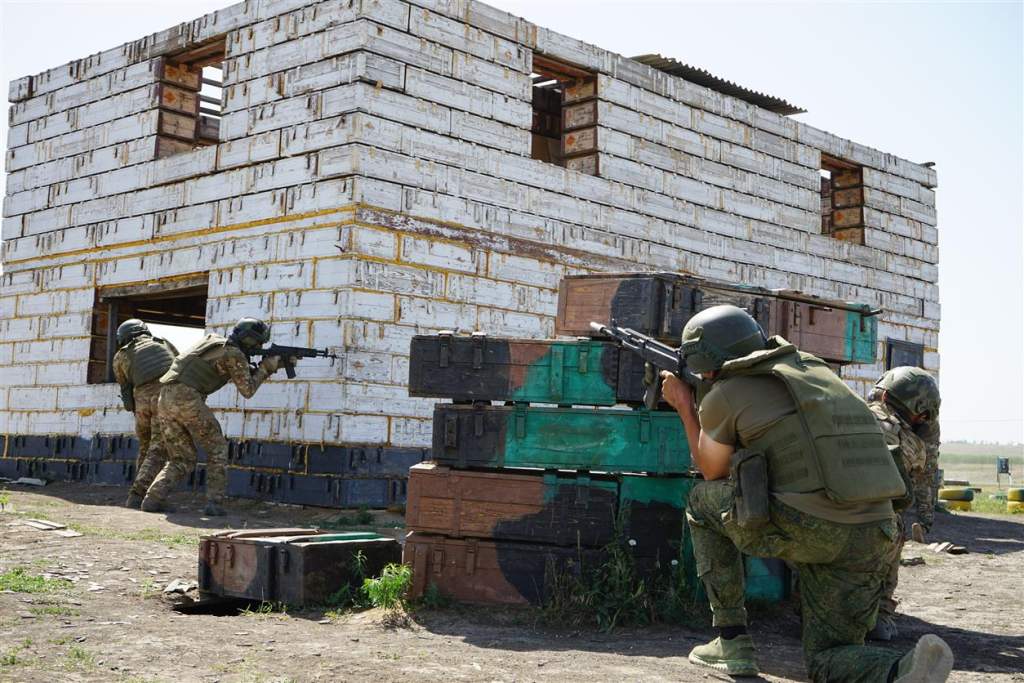 Боевая готовность: военнослужащие ЮВО оттачивают навыки городского боя