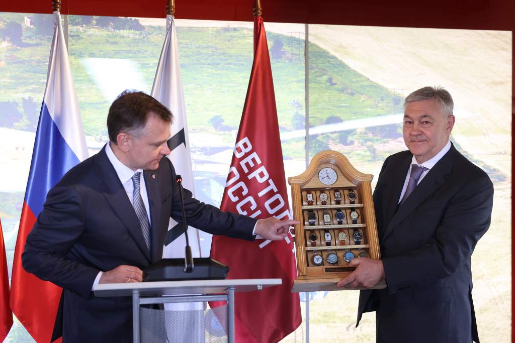 Коллекция часов отца Юрия Слюсаря пополнила экспозицию музея «Роствертола»