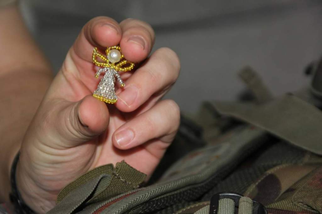 «Молот»: боец СВО ищет девятилетнюю ростовчанку, которая сплела ему из бисера ангела-хранителя