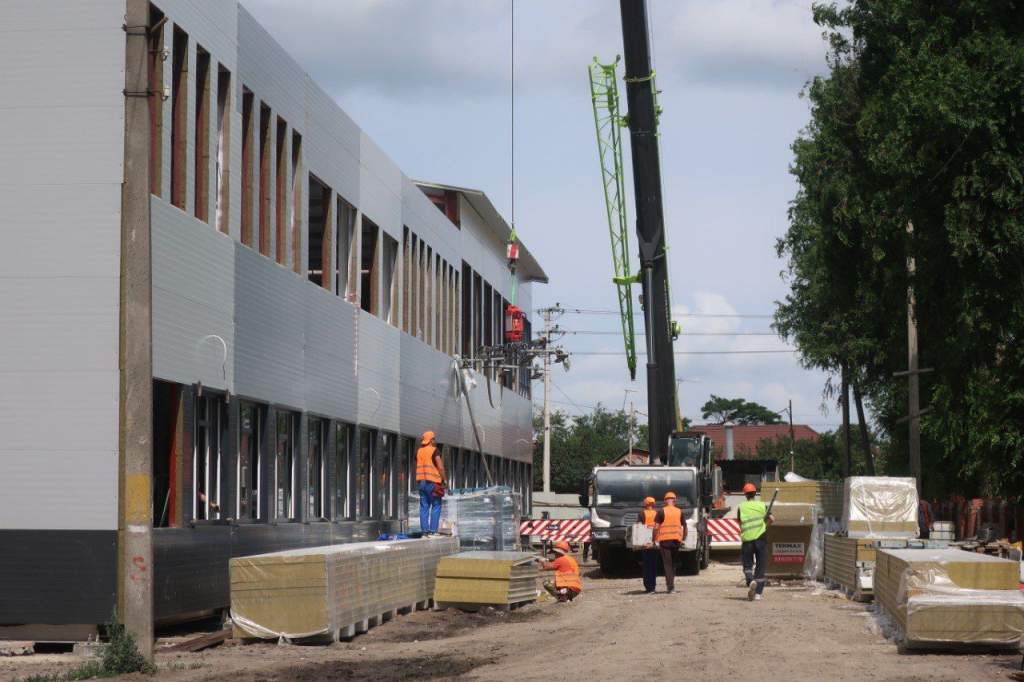 Юрий Слюсарь поручил направить более 170 млн рублей на объекты образования Дона