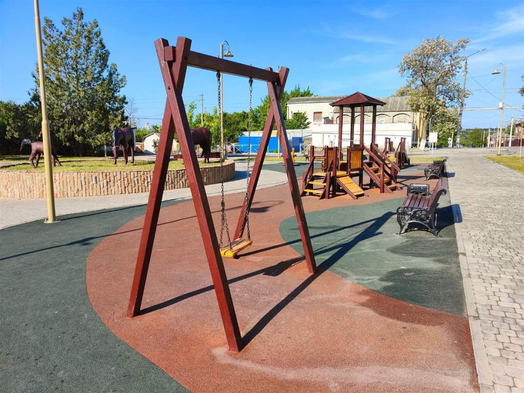 Детям нужна игровая площадка