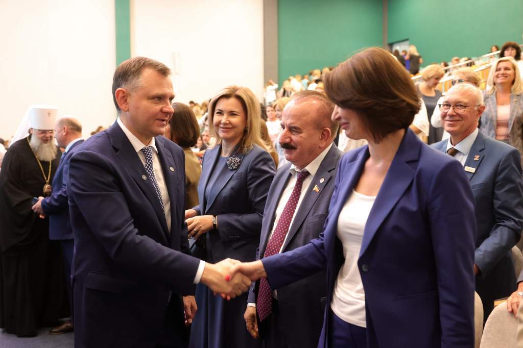 С 1 октября оклады педагогических работников будут проиндексированы