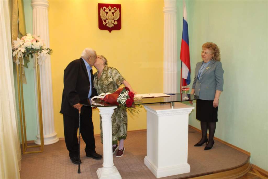 Любовь не знает возраста: история новобрачных из дома-интерната