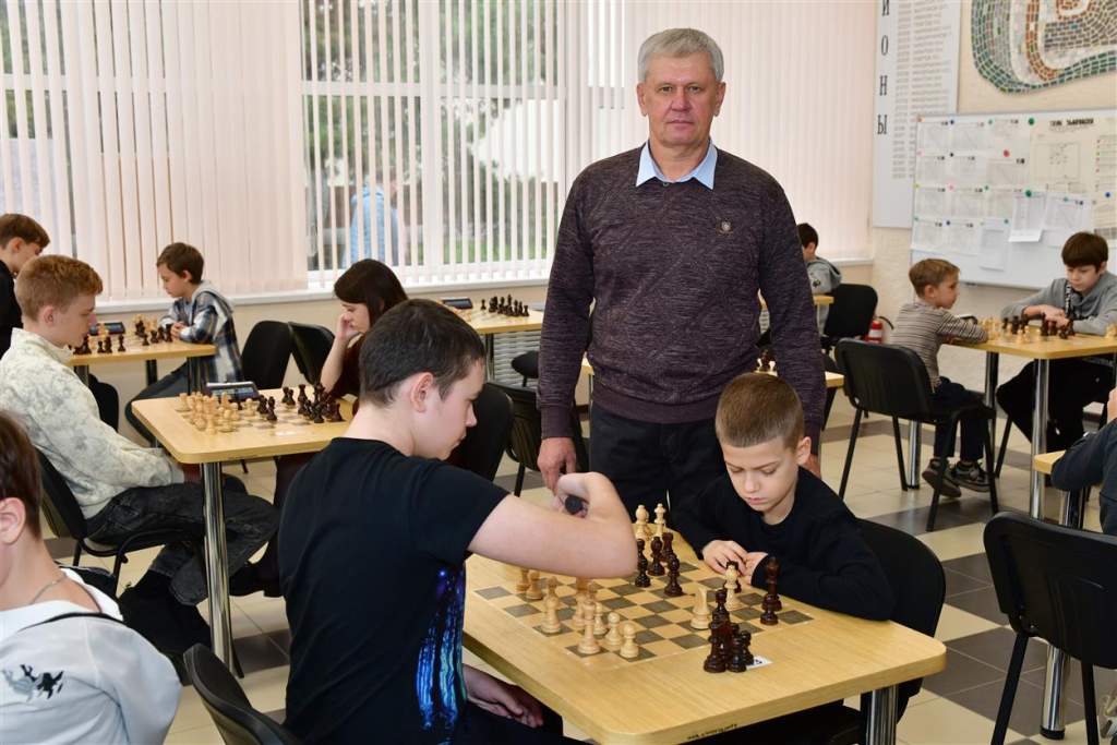 Ветераны ОВД организовали детско-юношеский шахматный турнир в Белой Калитве