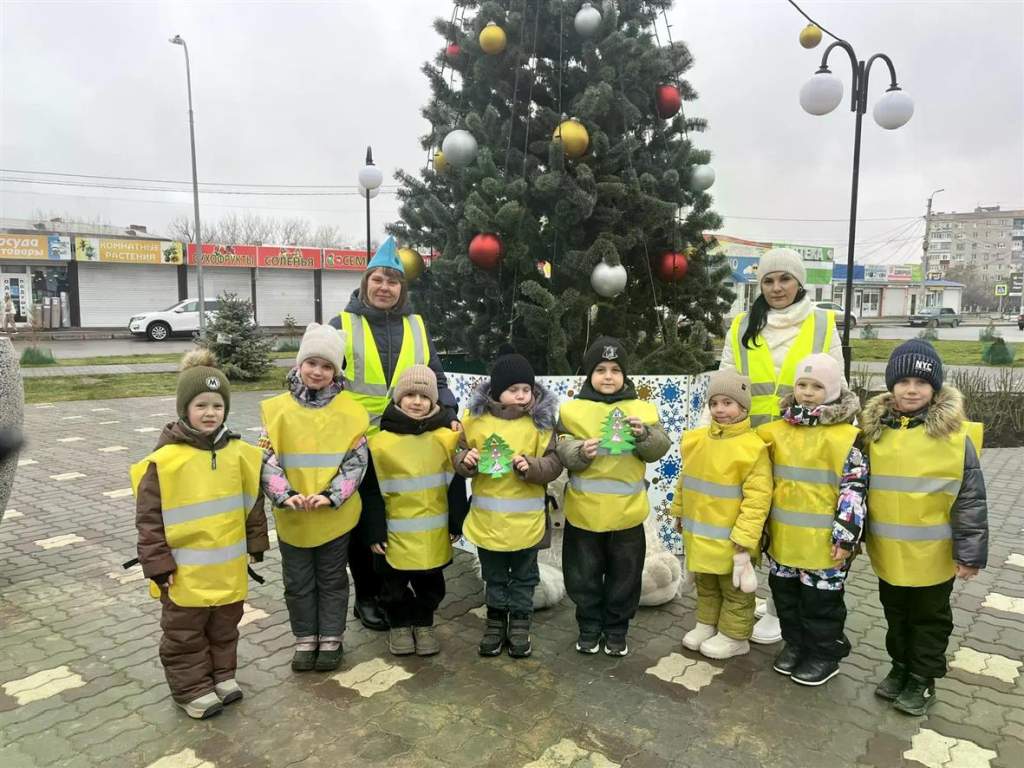 Юные инспекторы провели «Ёлку безопасности»