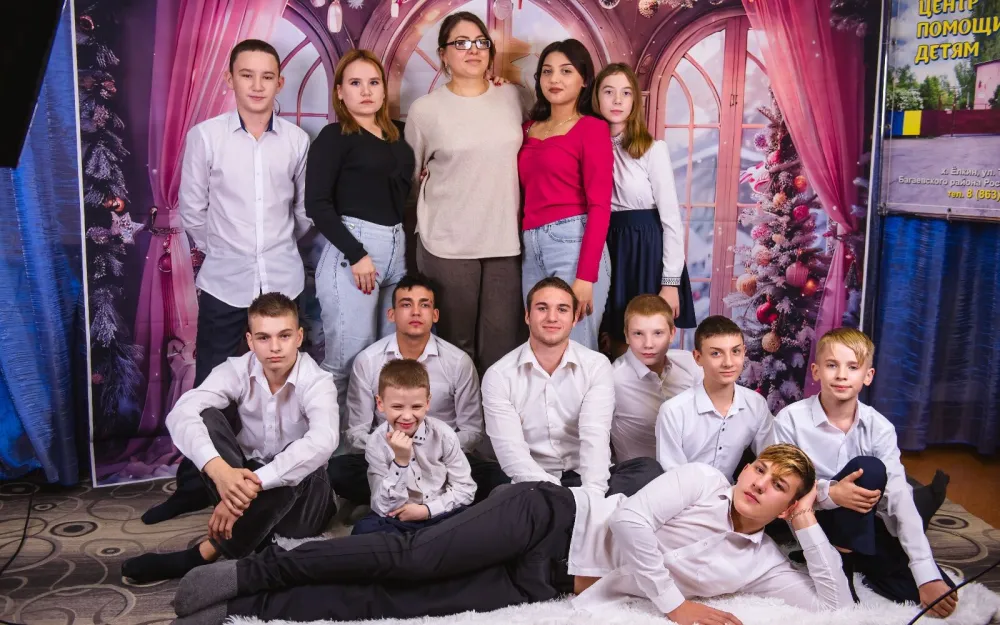 «Новый год в кругу семьи»: акция, дарящая детям-сиротам семейное тепло