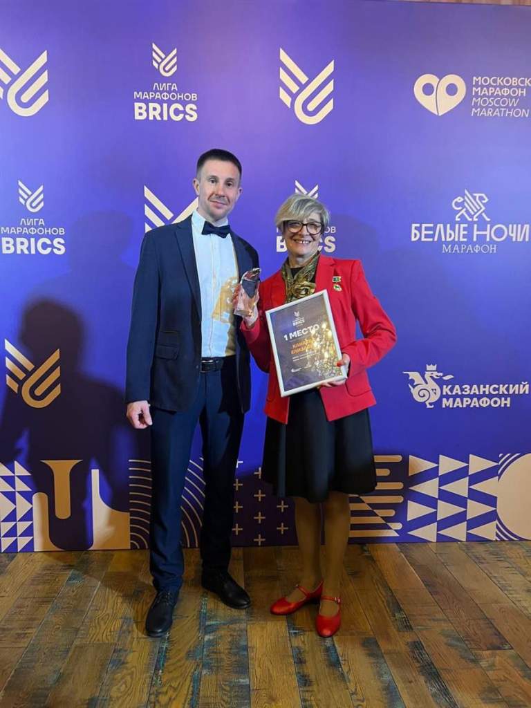 Кубок Лиги марафонов БРИКС вручили ветерану спорта, мастеру спорта СССР Елизавете Канаевой в Казани