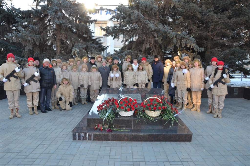 Память о подвиге пронесем сквозь века