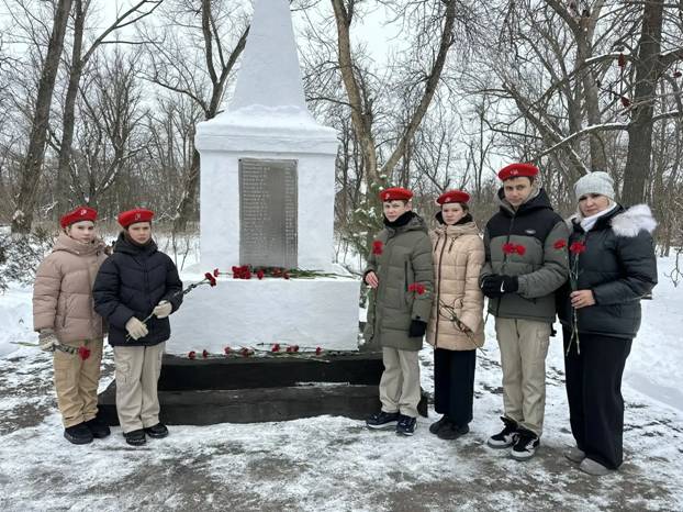 Жители поселка Виноградного почтили память освободителей