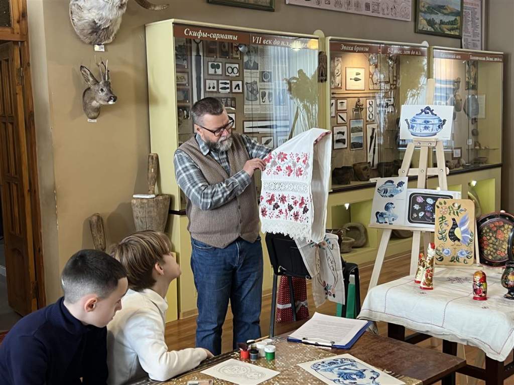 Год единства народов России: народные орнаменты