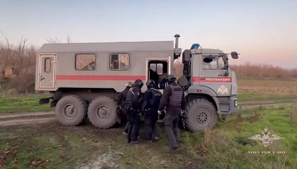 Полицейские пресекли деятельность нарколаборатории, производившей до 100 кг мефедрона в месяц