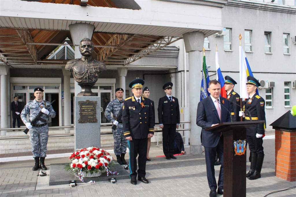 Судебные приставы открыли памятник царю-реформатору и заложили «Капсулу времени»