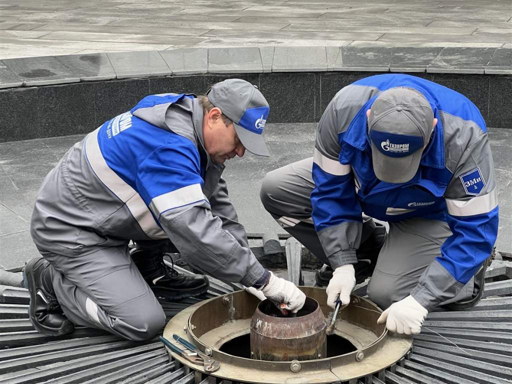 На Дону проводят техническое обслуживание мемориалов с Вечным огнем