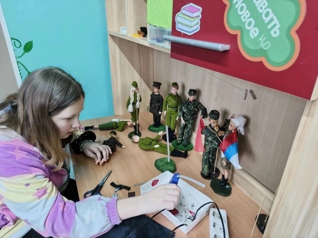 Воспитанники СРЦ воссоздали фронтовые будни в инсталляции