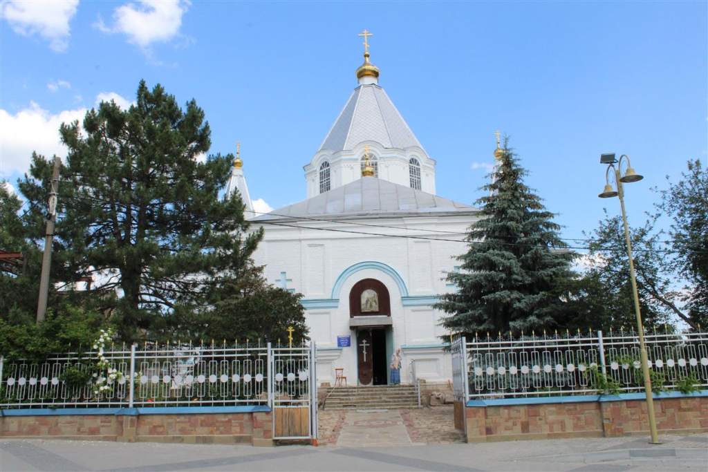 Богослужения в Введенском храме