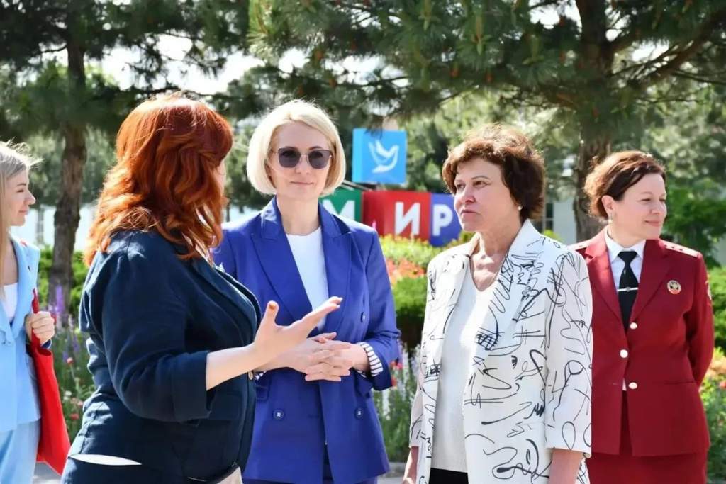 Абрамченко взяла на контроль отдых детей в Ростовской области