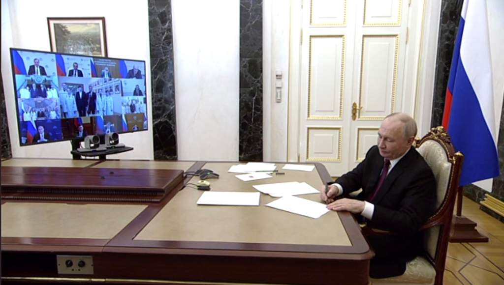 Владимир Путин: «Выпускник сам выбирает медицинское учреждение»